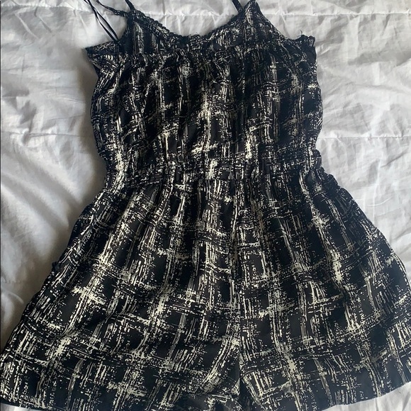 SOLD❌🏷black and white romper - Picture 6 of 6
